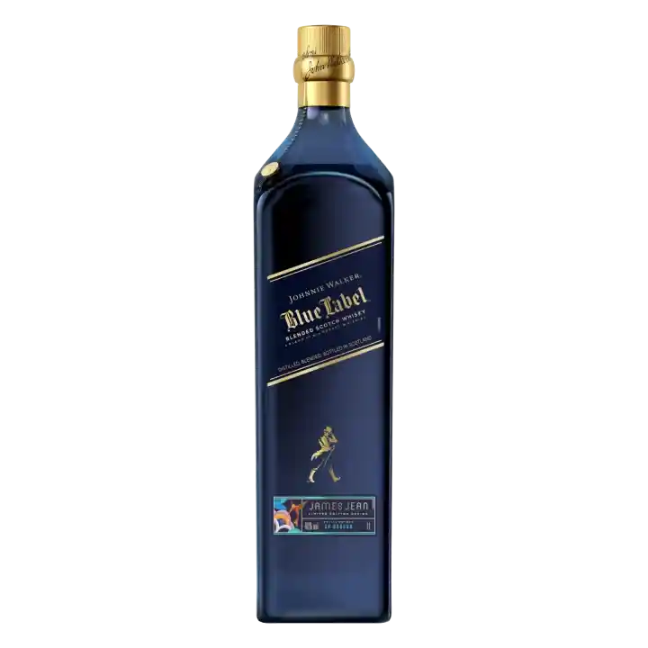 Eine Flasche Johnnie Walker Blue Label Whisky mit einem dunkelblauen und goldenen Etikett. Die Flasche zeigt die Abbildung eines schreitenden Mannes als Logo und erwähnt eine Zusammenarbeit mit dem Künstler James Jean.