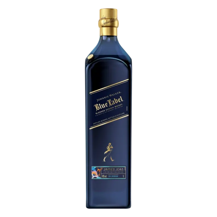 Eine Flasche Johnnie Walker Blue Label Whisky mit einem dunkelblauen und goldenen Etikett. Die Flasche zeigt die Abbildung eines schreitenden Mannes als Logo und erwähnt eine Zusammenarbeit mit dem Künstler James Jean.