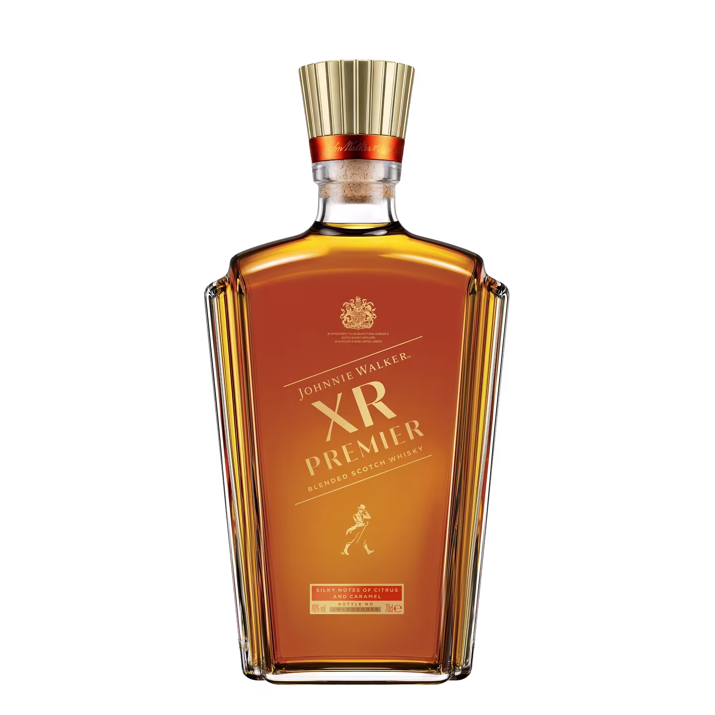 一瓶帶有金色瓶蓋的尊尼獲加（Johnnie Walker）XR Premier調配型蘇格蘭威士忌，置於白色背景之上。