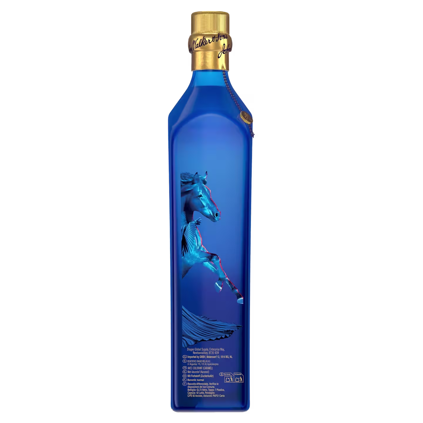 Một chai rượu whisky Johnnie Walker màu xanh có hình hai chú ngựa đang phi nước đại được in nổi ở mặt trước và nắp vàng có tên thương hiệu, nổi bật trên nền sáng đơn giản.