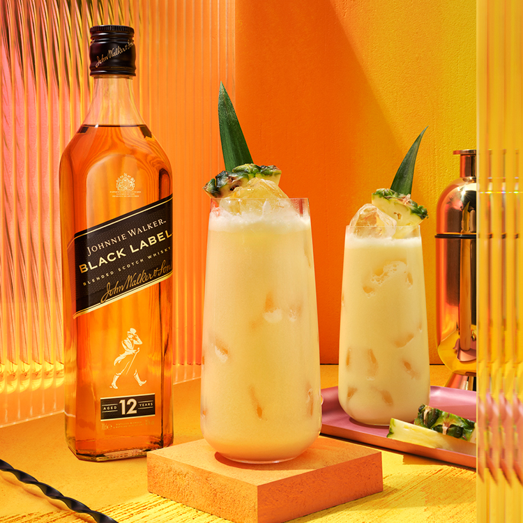The sparkling sweet johnnie peach | Whisky Cocktails | Johnnie