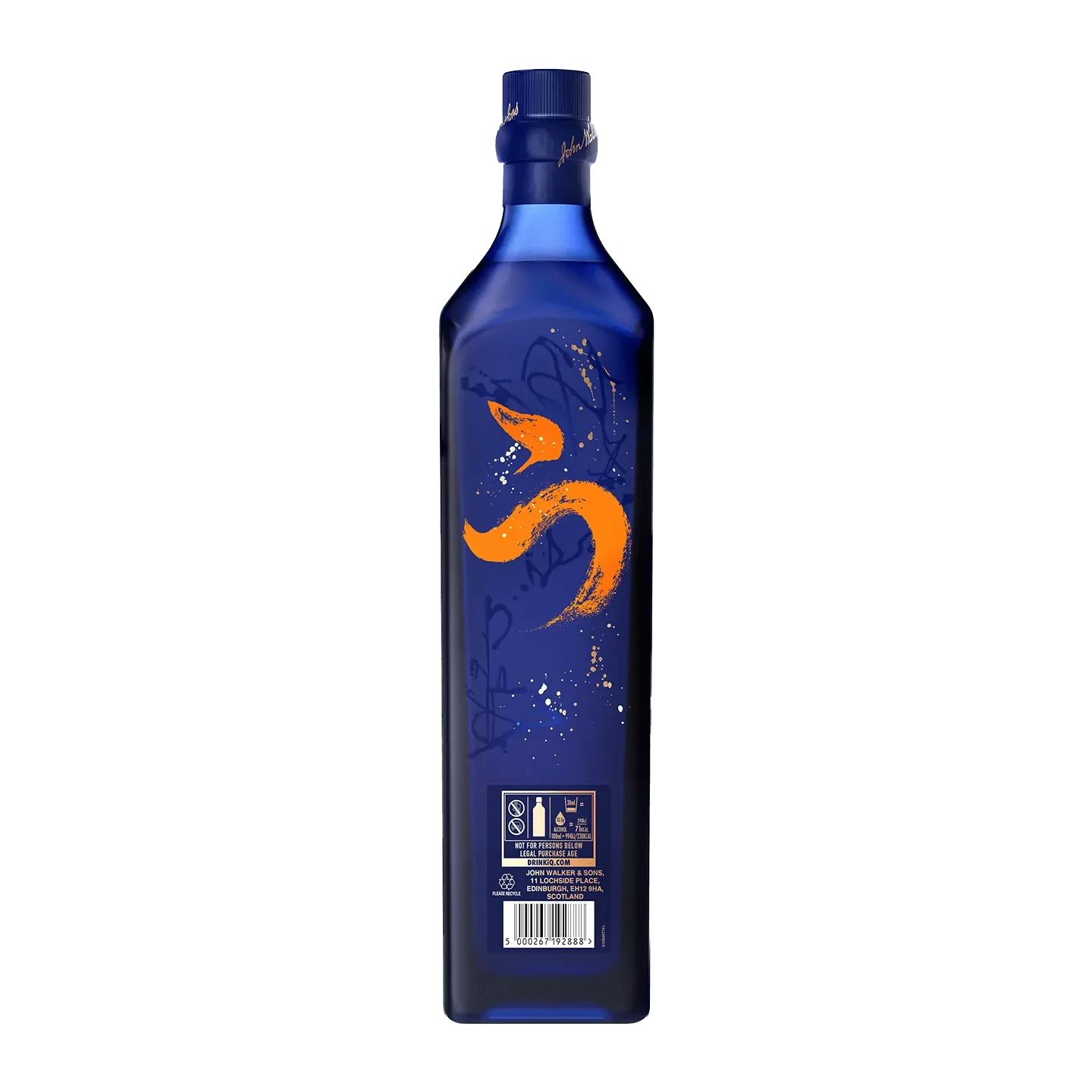Une grande bouteille en verre bleu ornée d'une virgule orange vif sur le devant et d'un bouchon bleu, orné de petites inscriptions et de marques signature. L'étiquette et le code à barres sont visibles près de la base.