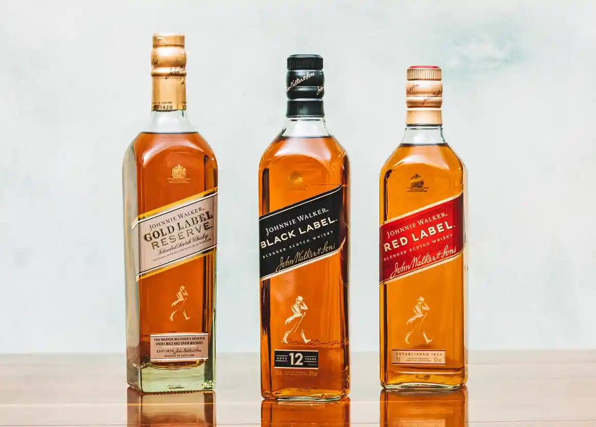 4 Garrafas de Whisky Johnnie Walker Signature