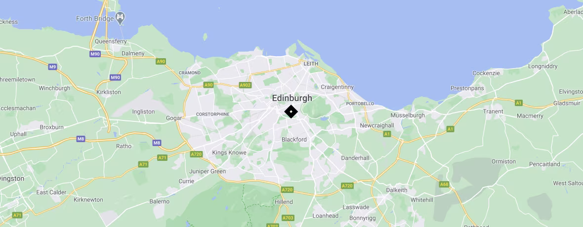 Map with Edinburgh, Scotland and surrounding areas. Green areas represent parks or rural areas. Nearby towns include Queensferry, Musselburgh and Dalkeith. Roads and waterways are visible.