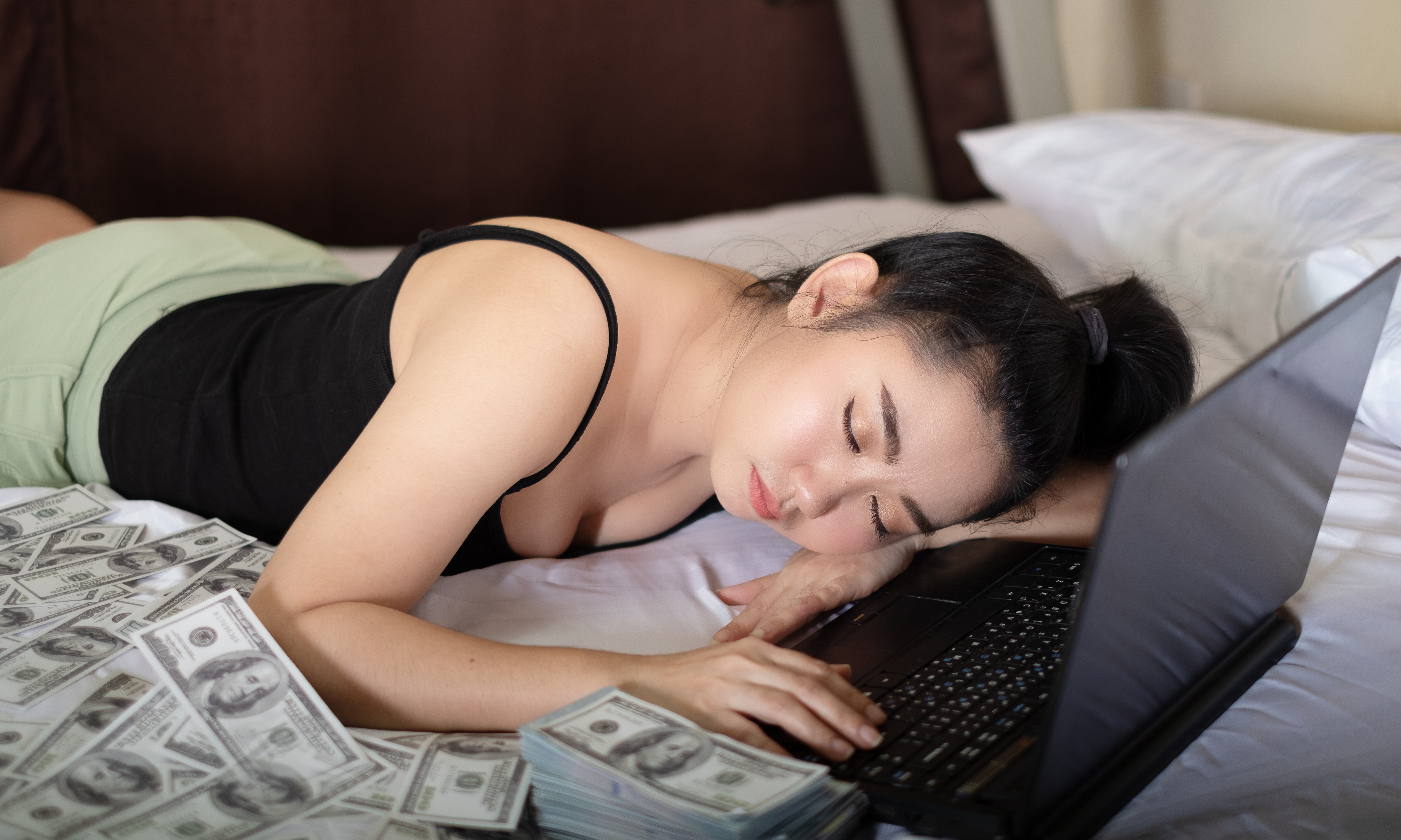 What Your Sleep Routine Reveals About Your Finances