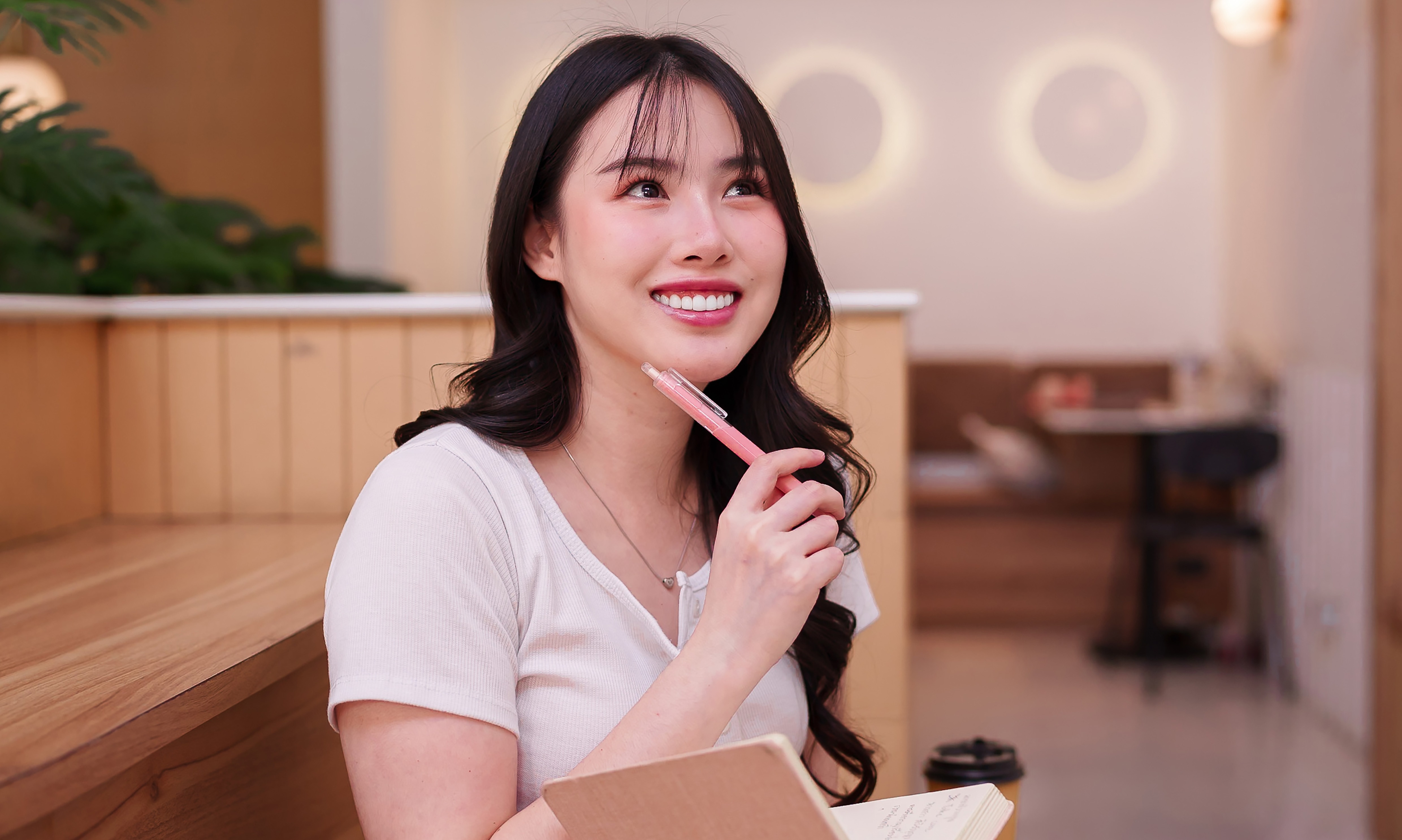 Reviewing Expenses Improves Judgement Without Requiring Deprivation