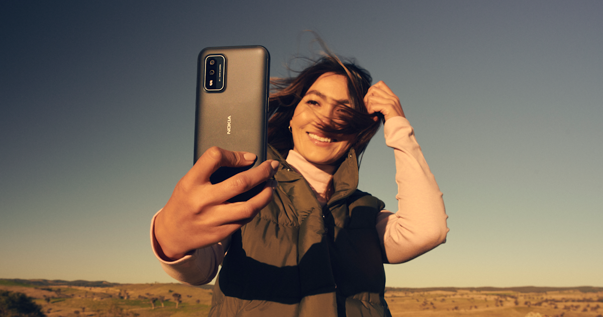 Phone Selfie Example 10 tips for taking better selfies on your smartphone