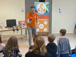 Van Pet naar Pret - Rolph Adriaansen geeft les aan kinderen