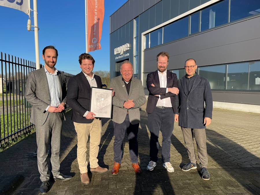 Tweede Kamerlid Thom van Campen bezoekt AFC Nieuw-Prinsenland: 'Hier wordt de innovatiekracht van de plant realiteit'