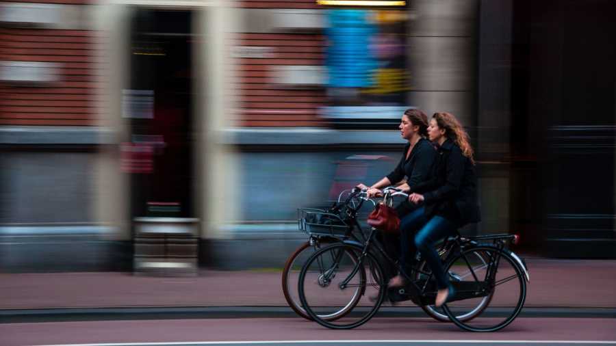 Fietsend naar je werk of de auto laten staan en thuiswerken? Ook West-Brabanders zien dat wel zitten