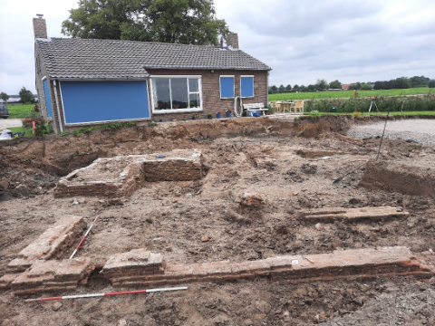 Archeologische opgraving in Klundert legt boerenerf uit periode tussen 16e en 18e eeuw bloot