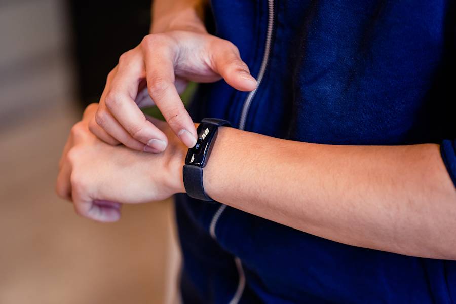 Hoe monitor je stress op de werkvloer? Project met fitbit brengt stressfactoren in kaart
