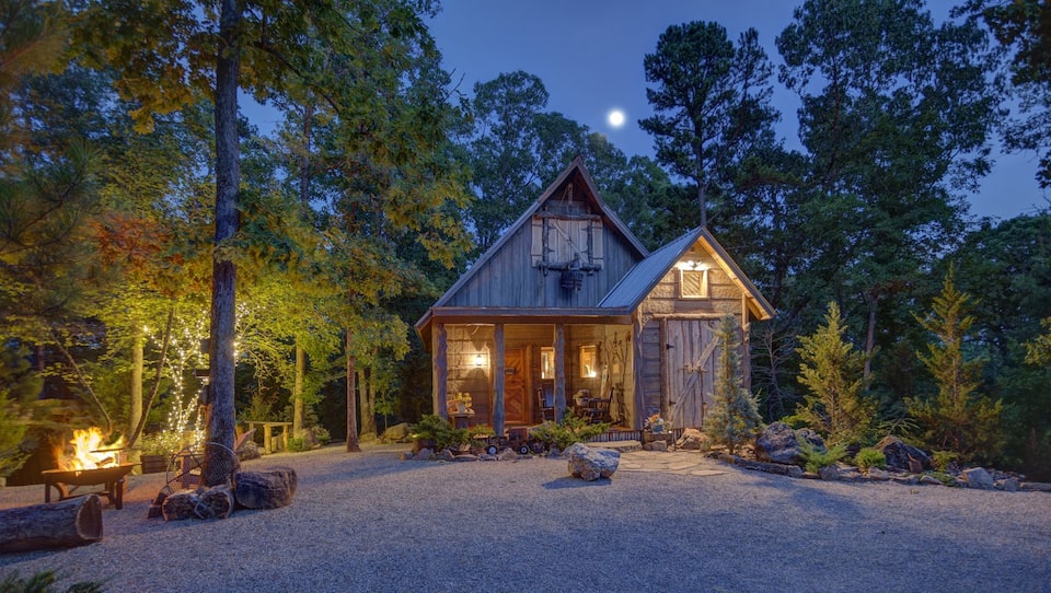 cabin in woods Arkansas