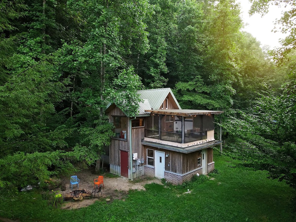 Airbnb farmhouse in Stanton