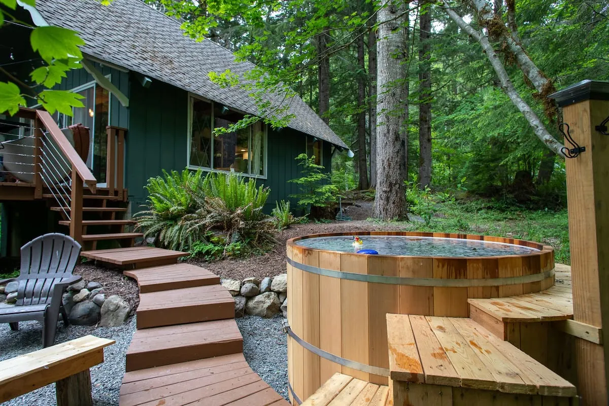 Cabin with hot tub in washington woods