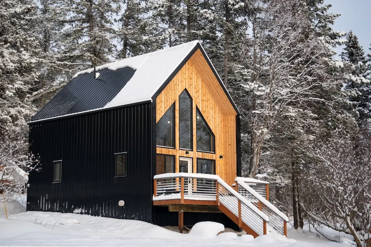 Cool wooded airbnb in Alaska