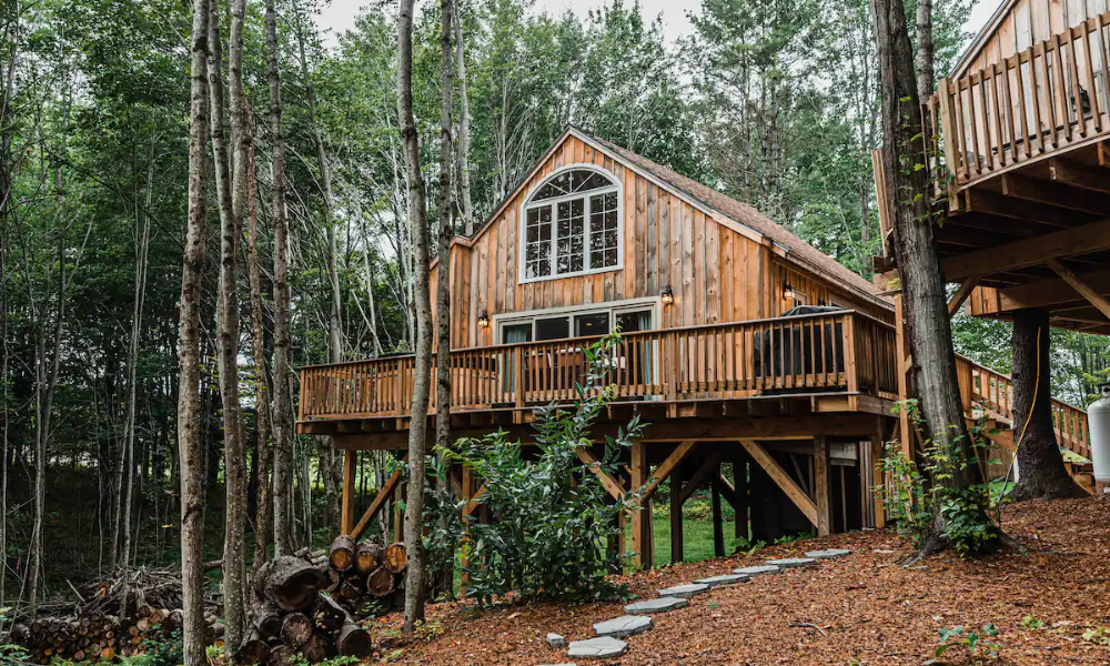 The Coolest Pet-Friendly Airbnbs in Maine