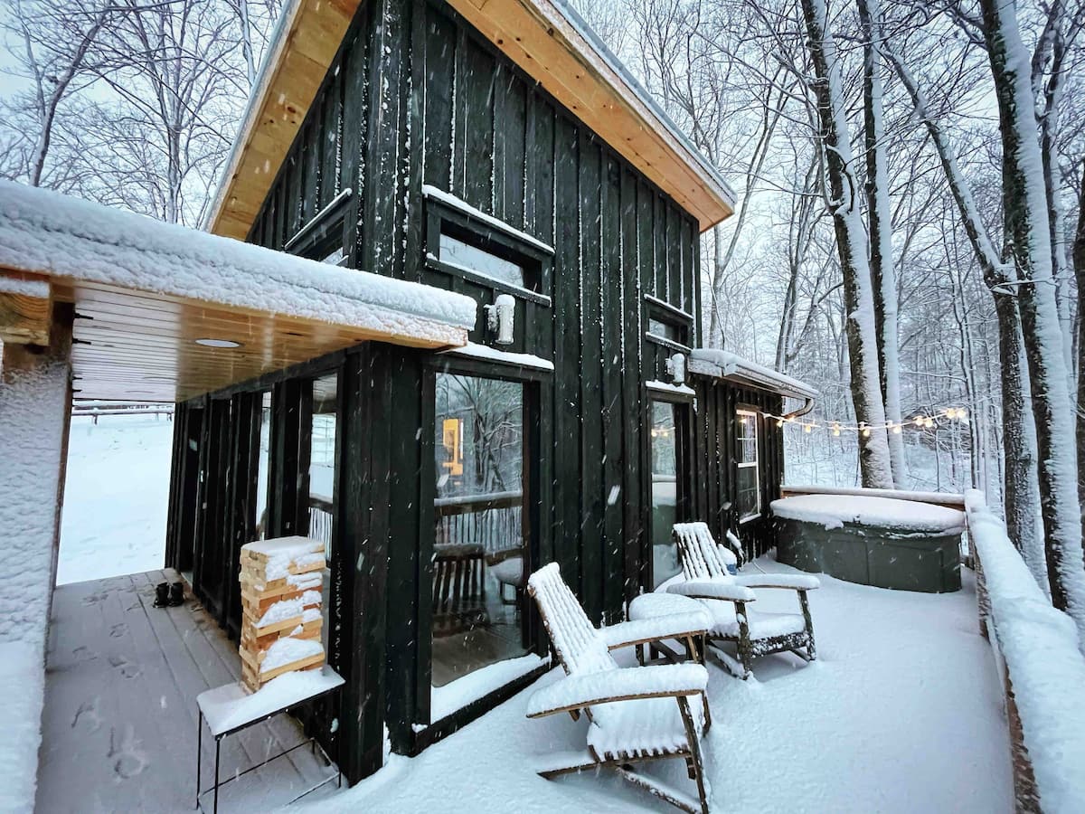 Cabin in snow in kentucky
