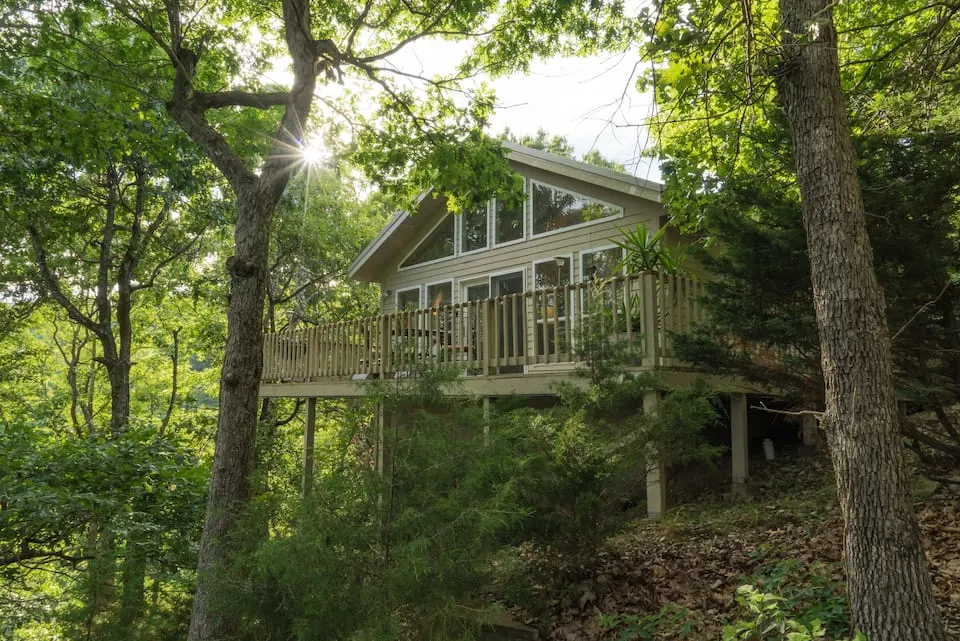 Glass cabin in arkansas