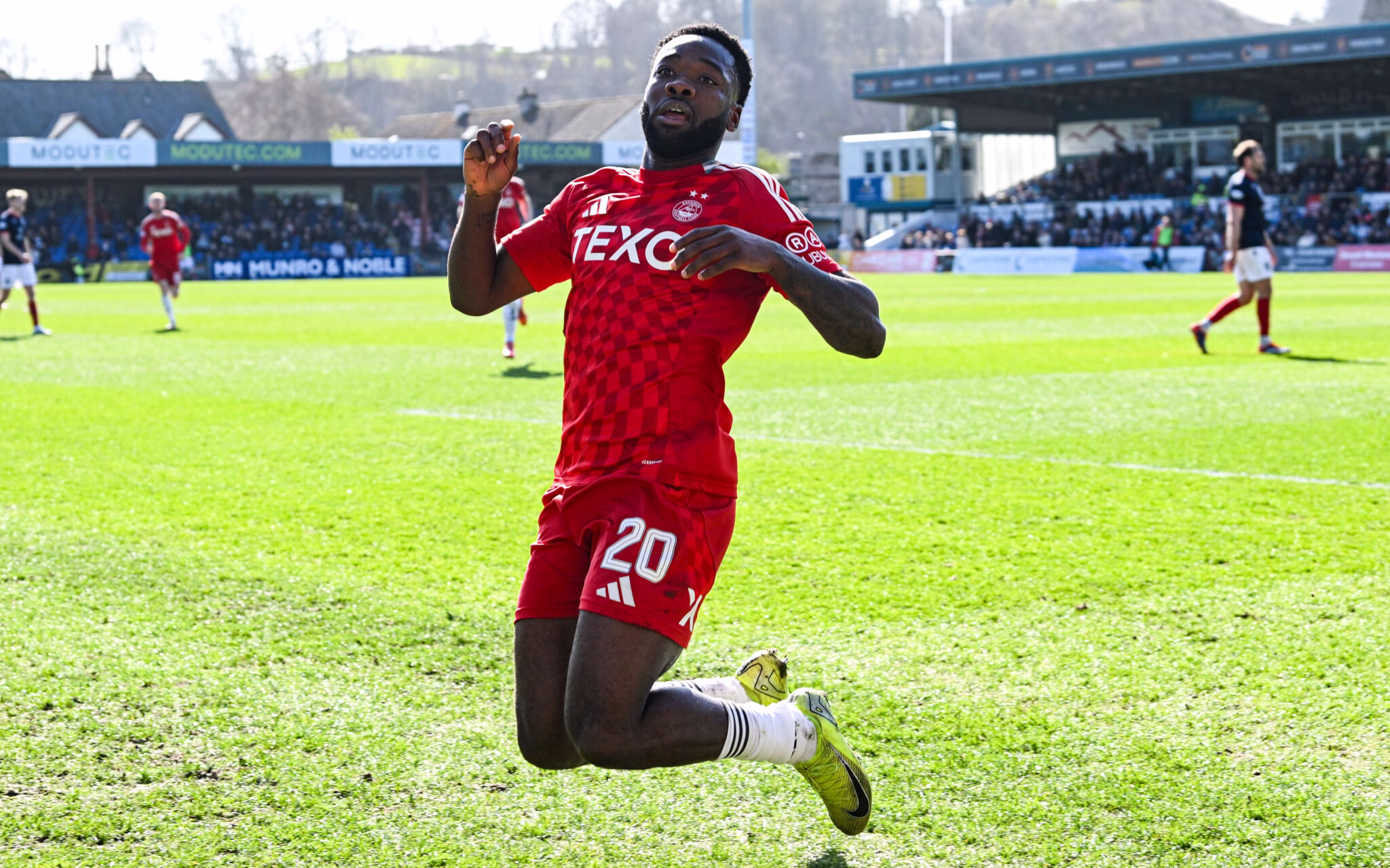 Magical Morris Strike Edges Out County in Dingwall image