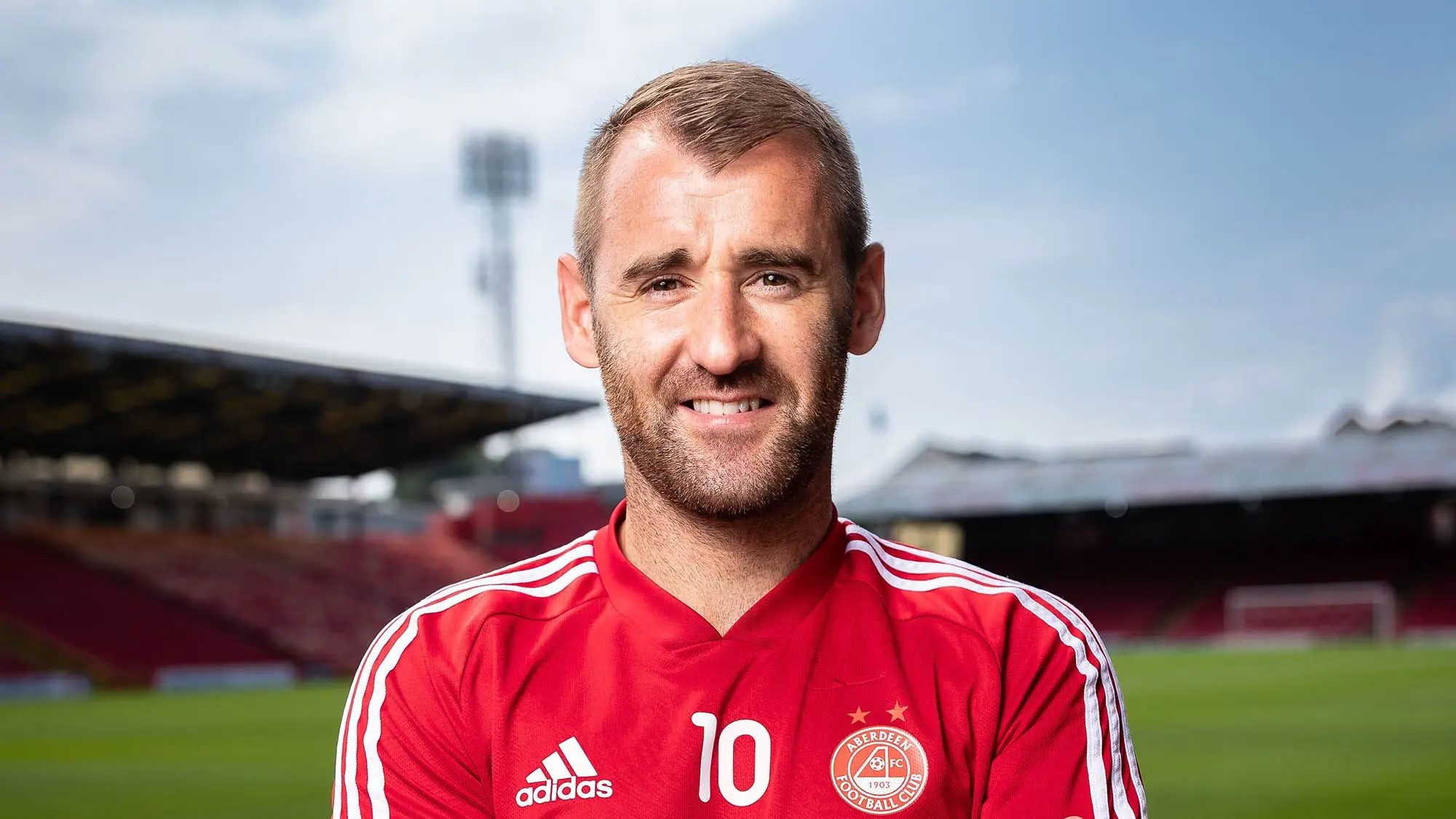 Niall McGinn signs new deal with The Dons