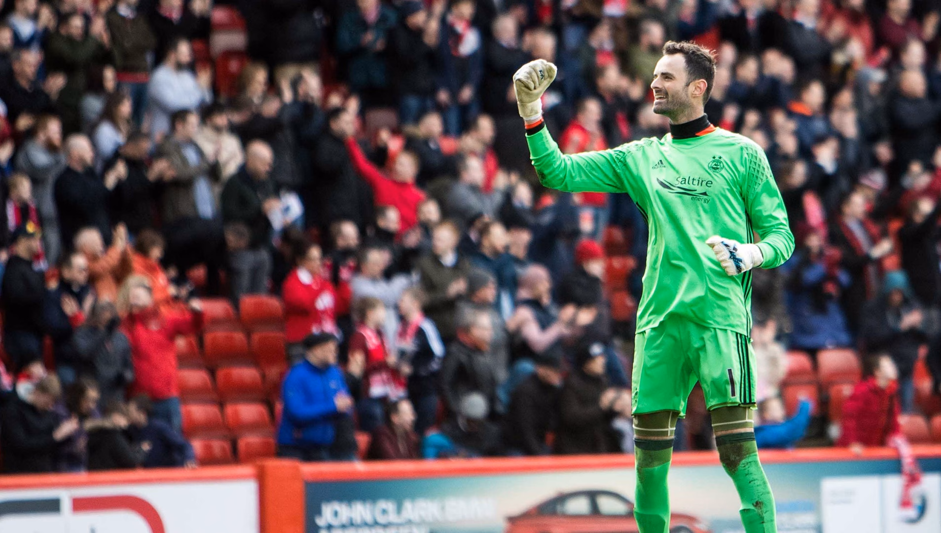 Joe Lewis signs contract extension