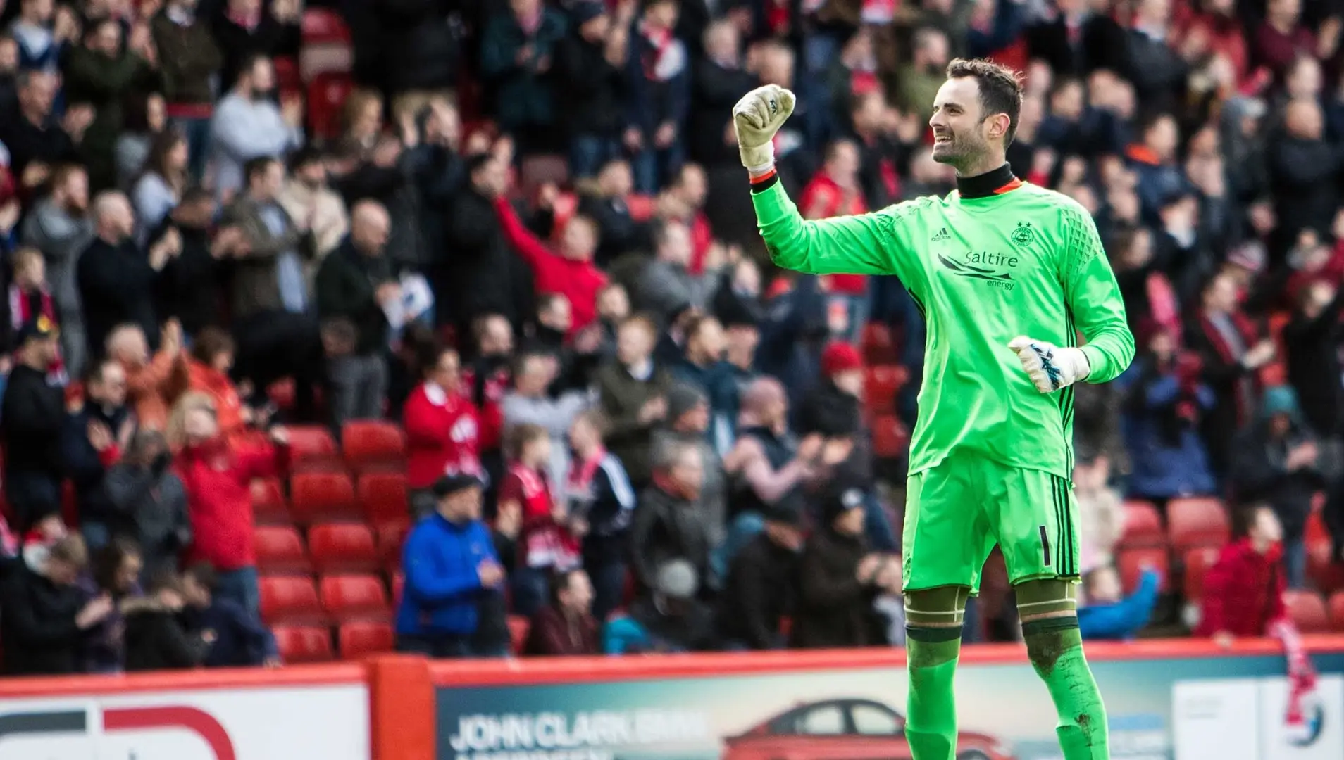 Joe Lewis signs contract extension