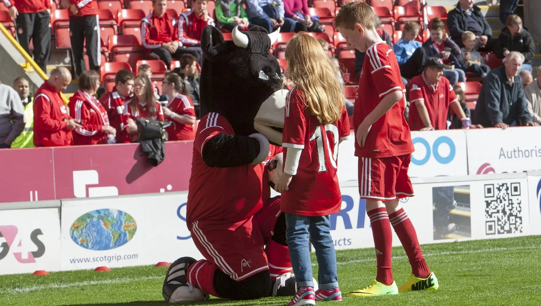 Competition: Be our Little Gus mascot for the Motherwell match!