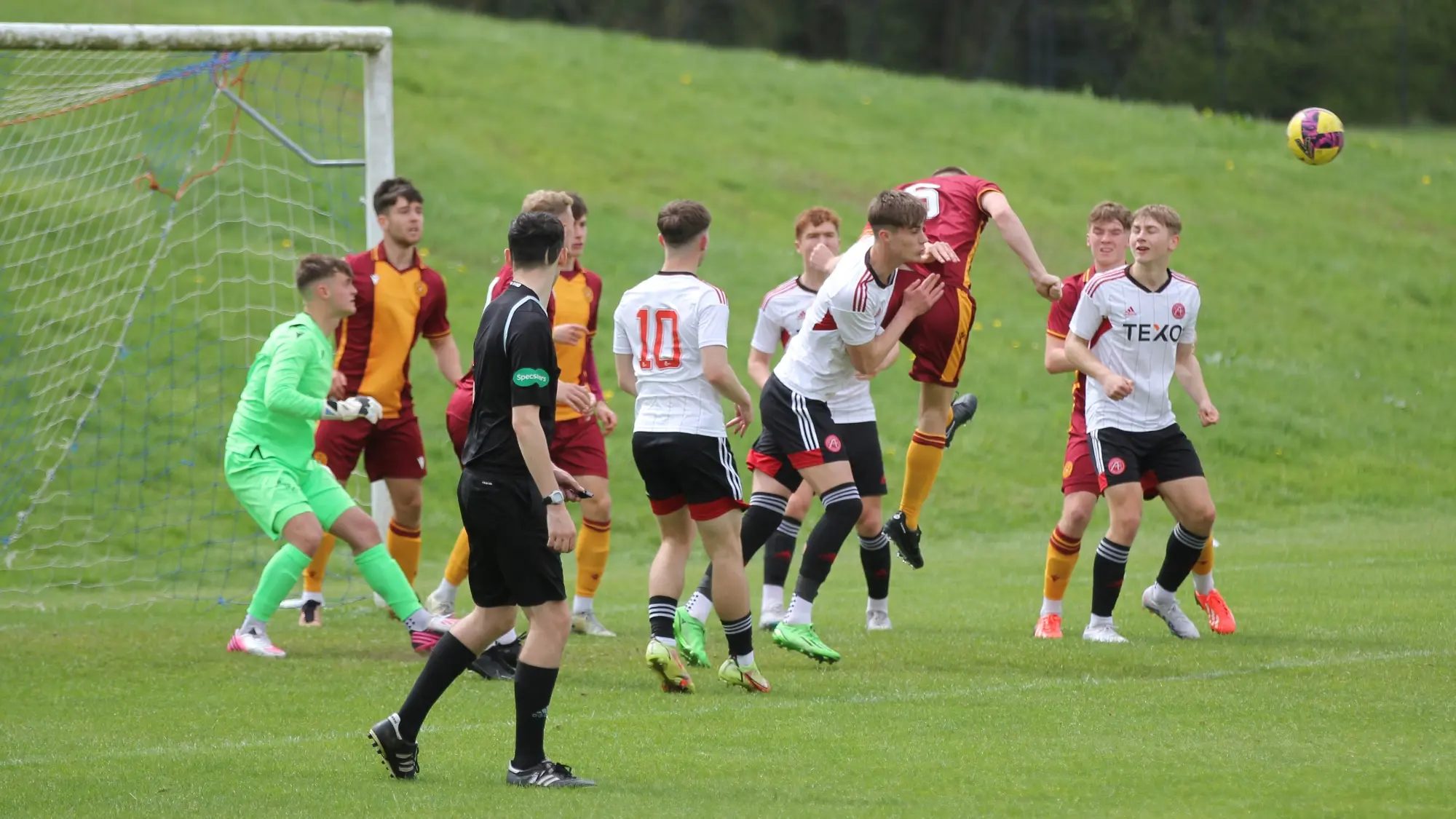 Young Dons Lose Out to Motherwell image