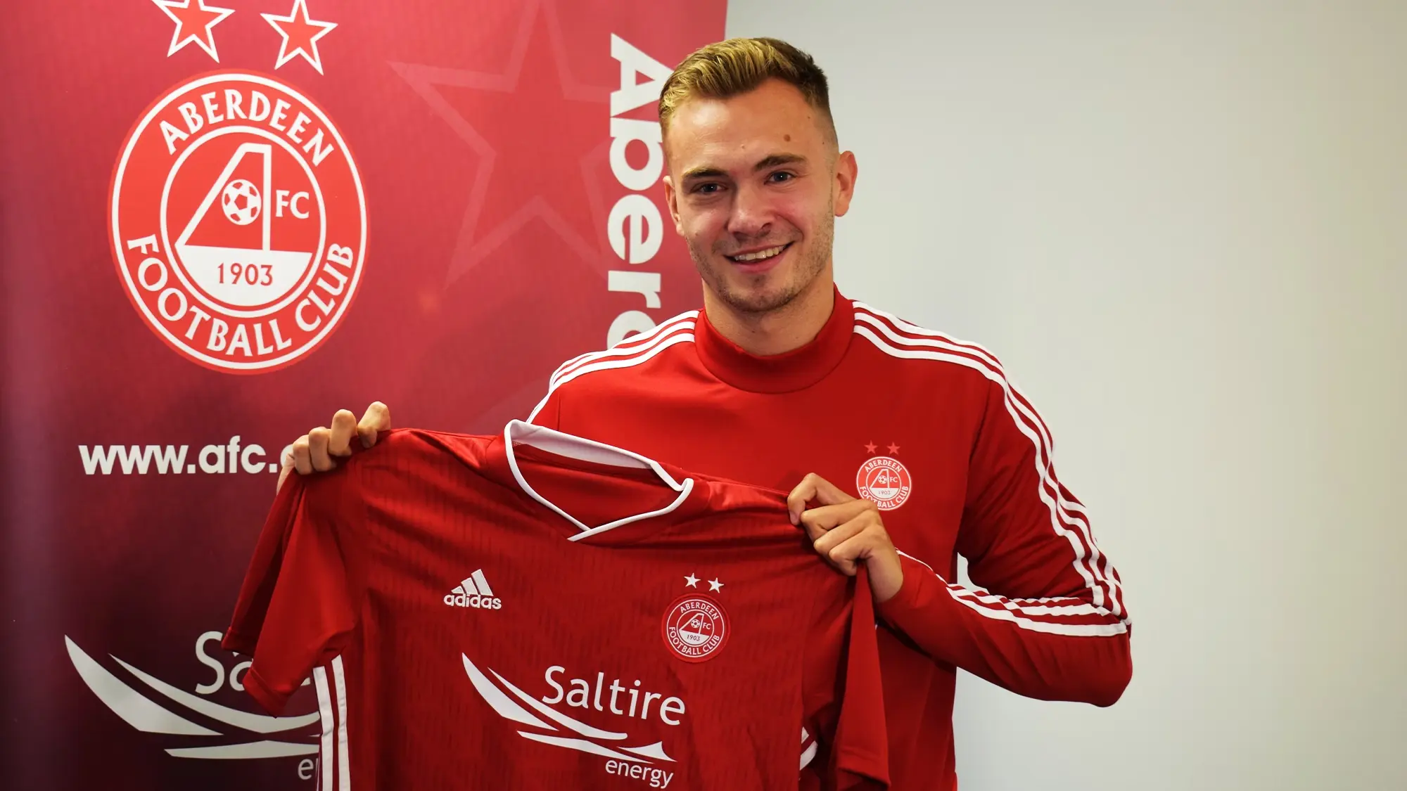 Ryan Hedges signs pre-contract