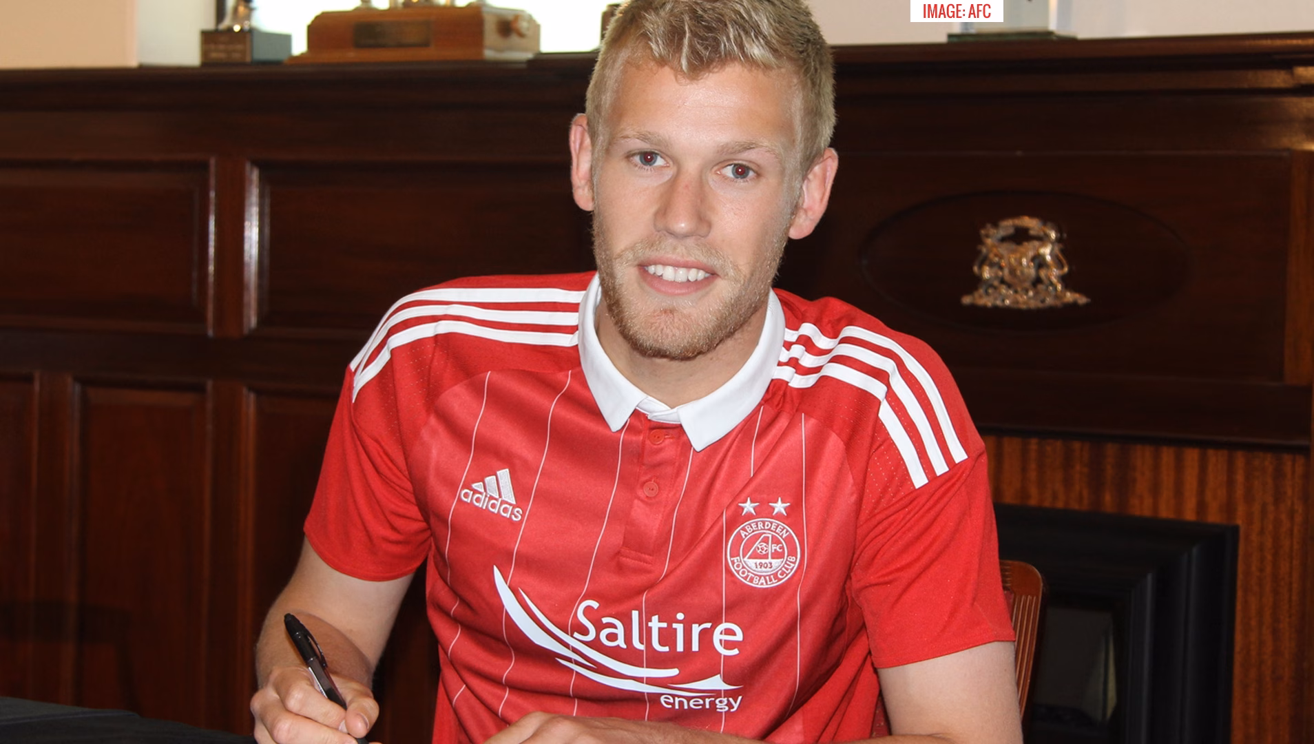 Jayden Stockley signs pre-contract agreement