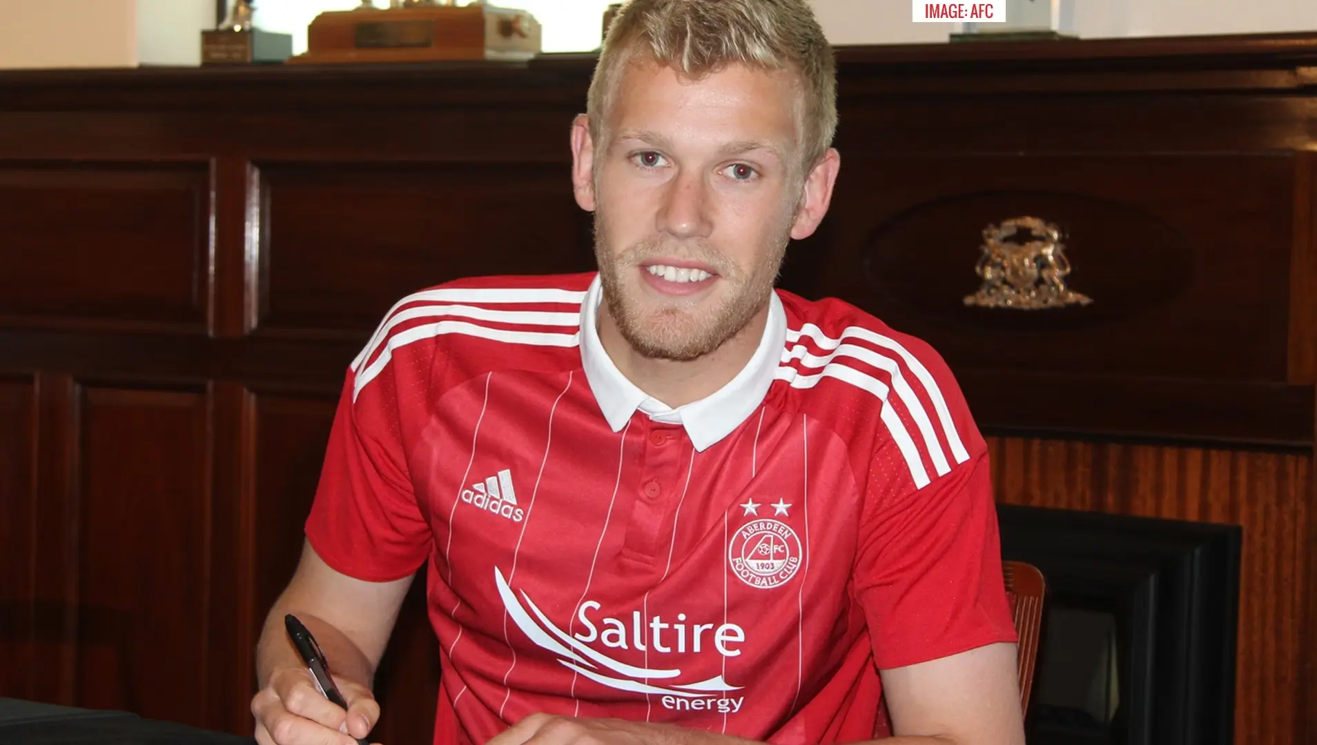 Jayden Stockley signs pre-contract agreement