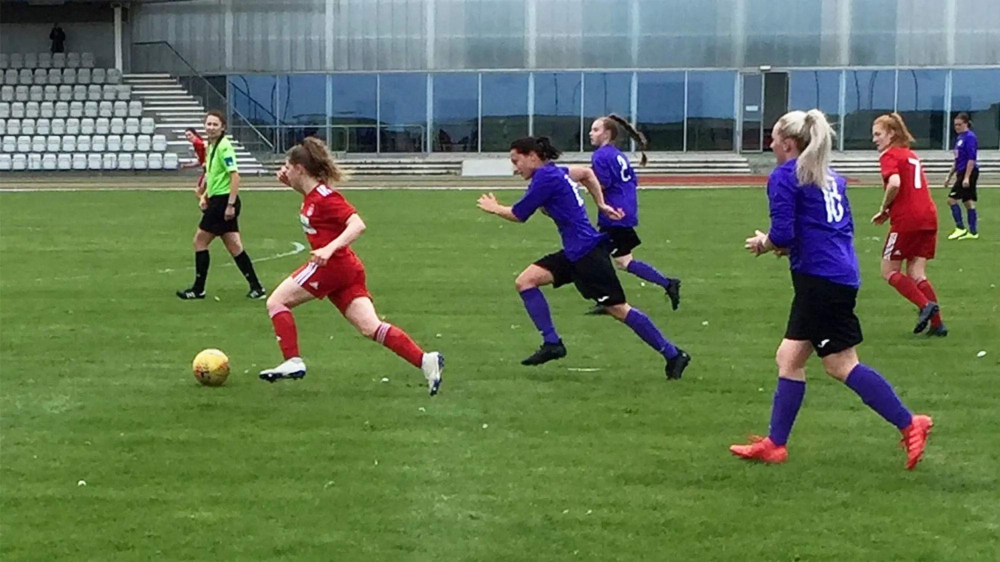 Report | Women extend lead in title race