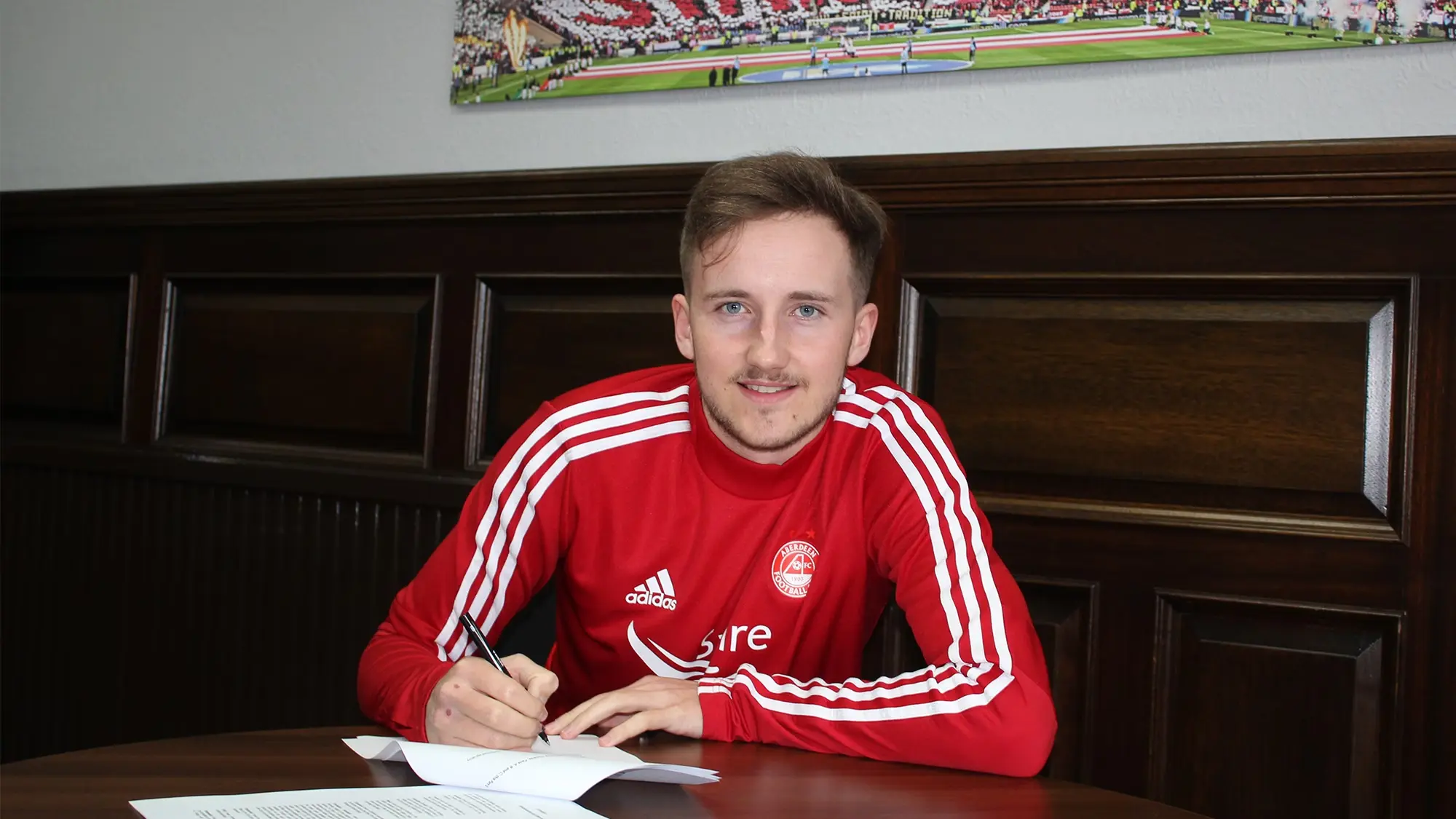 Frank Ross signs contract extension