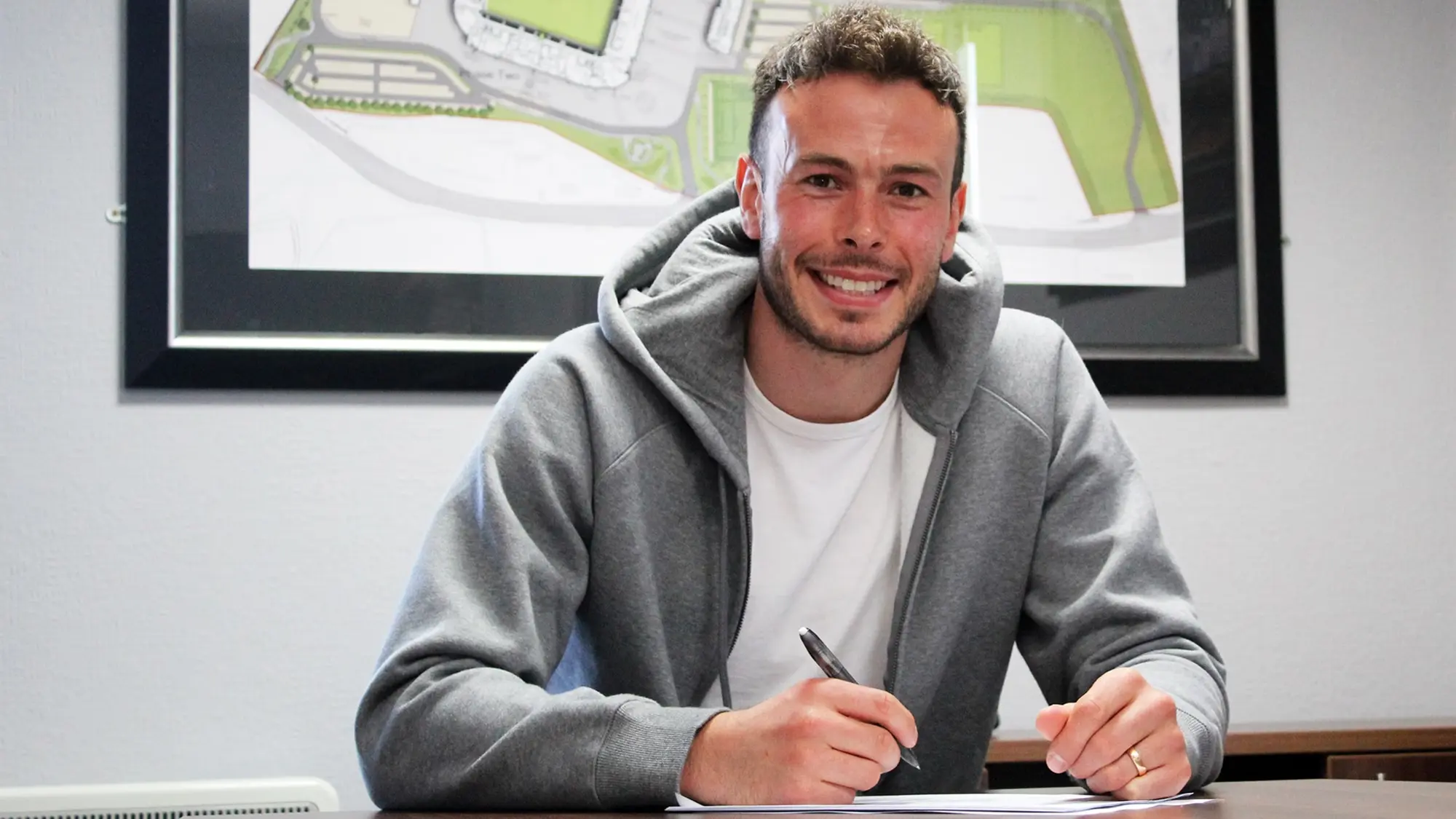 Andrew Considine signs contract extension