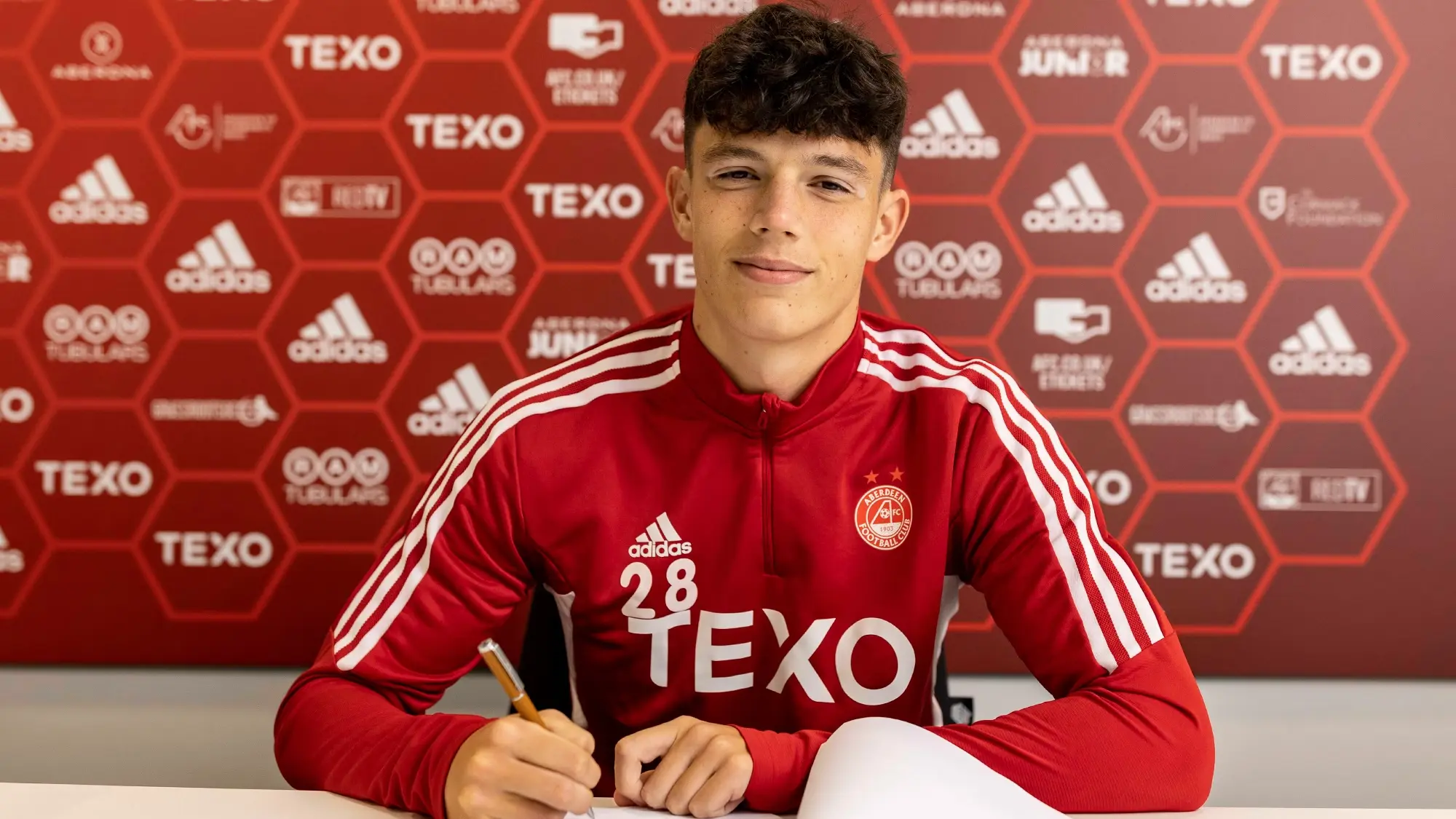 Jack Milne commits future to the Dons