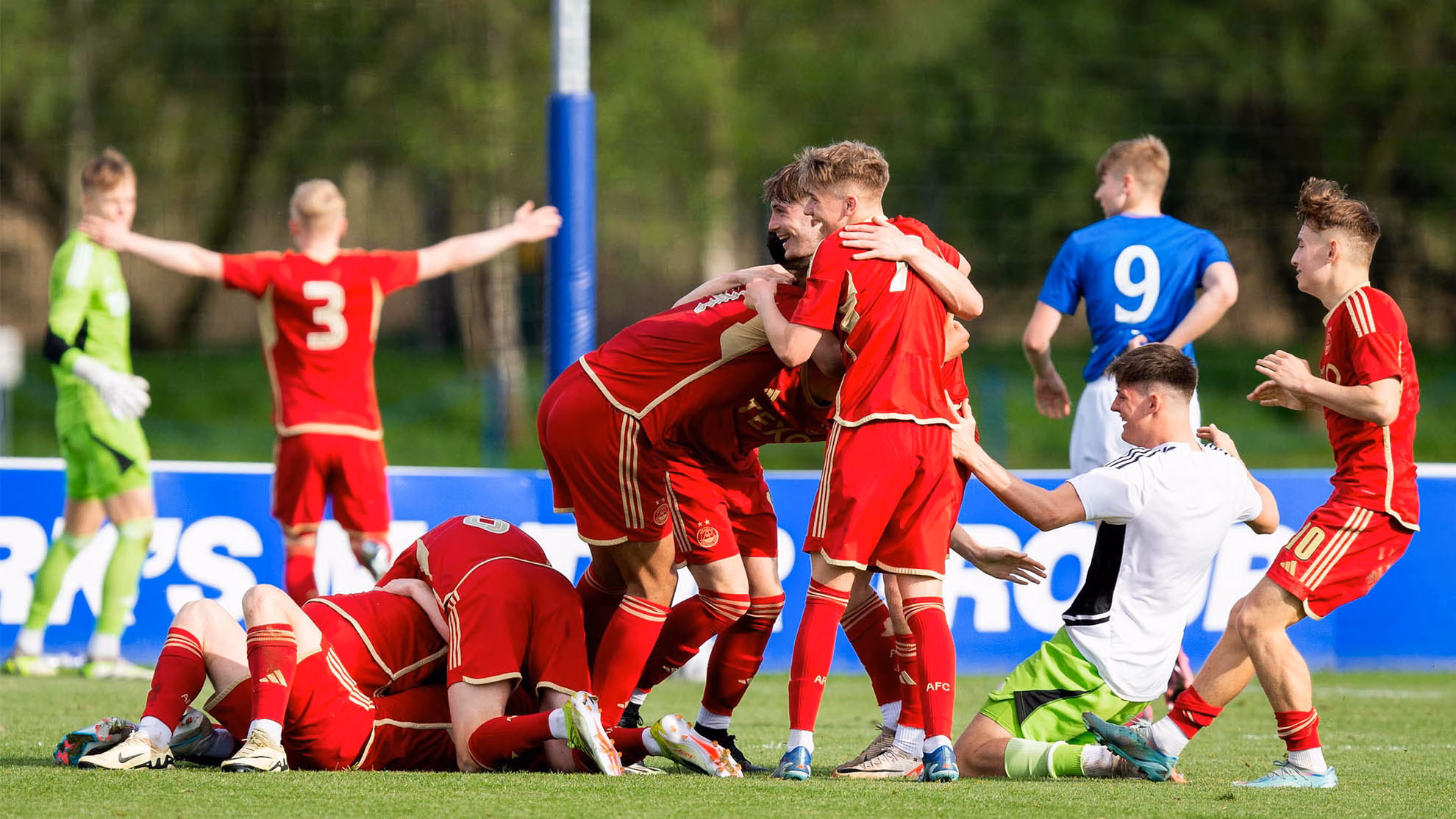 U18s win the league after a dramatic afternoon image