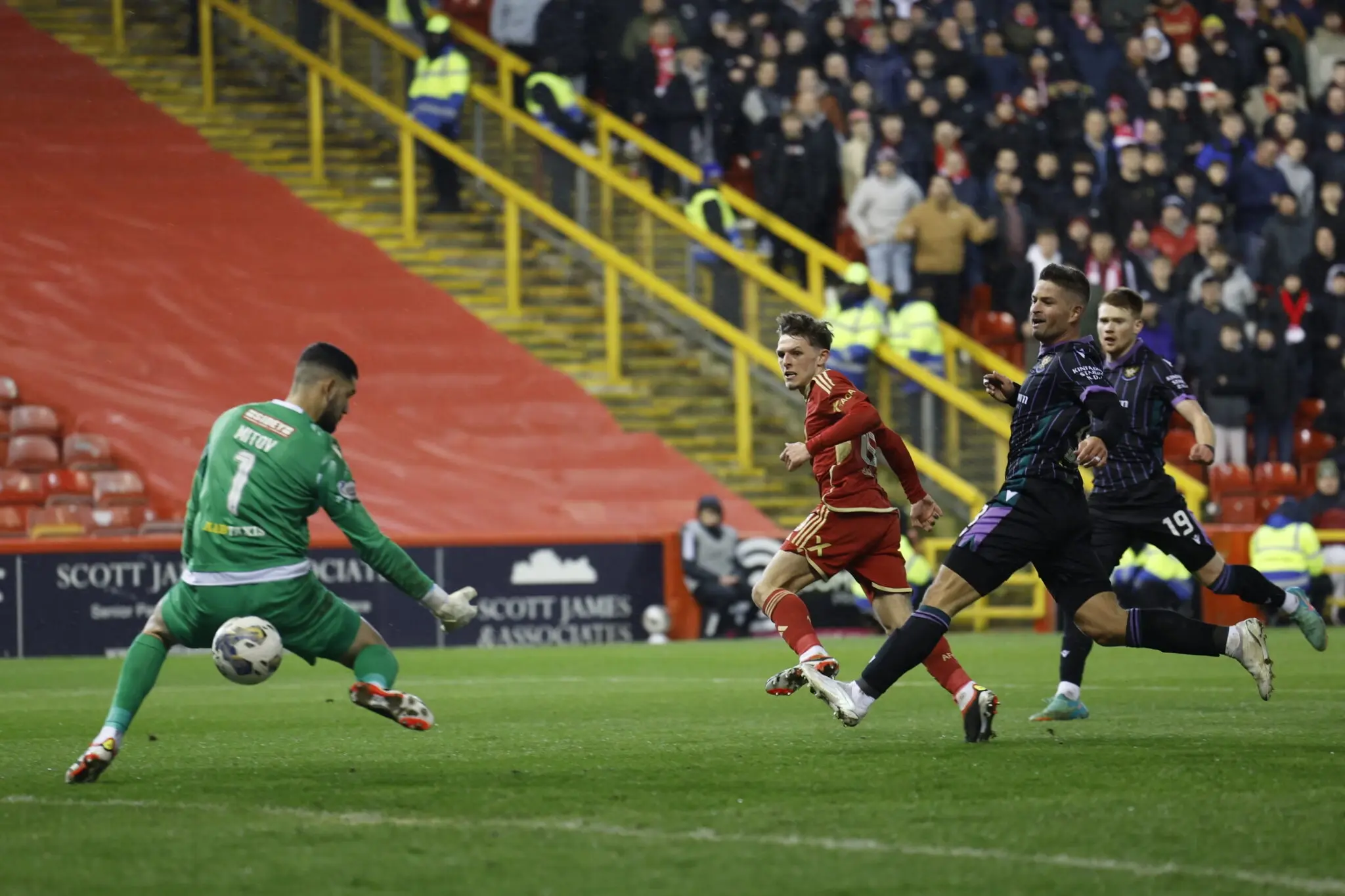 Dons defeated by the Saints at Pittodrie image