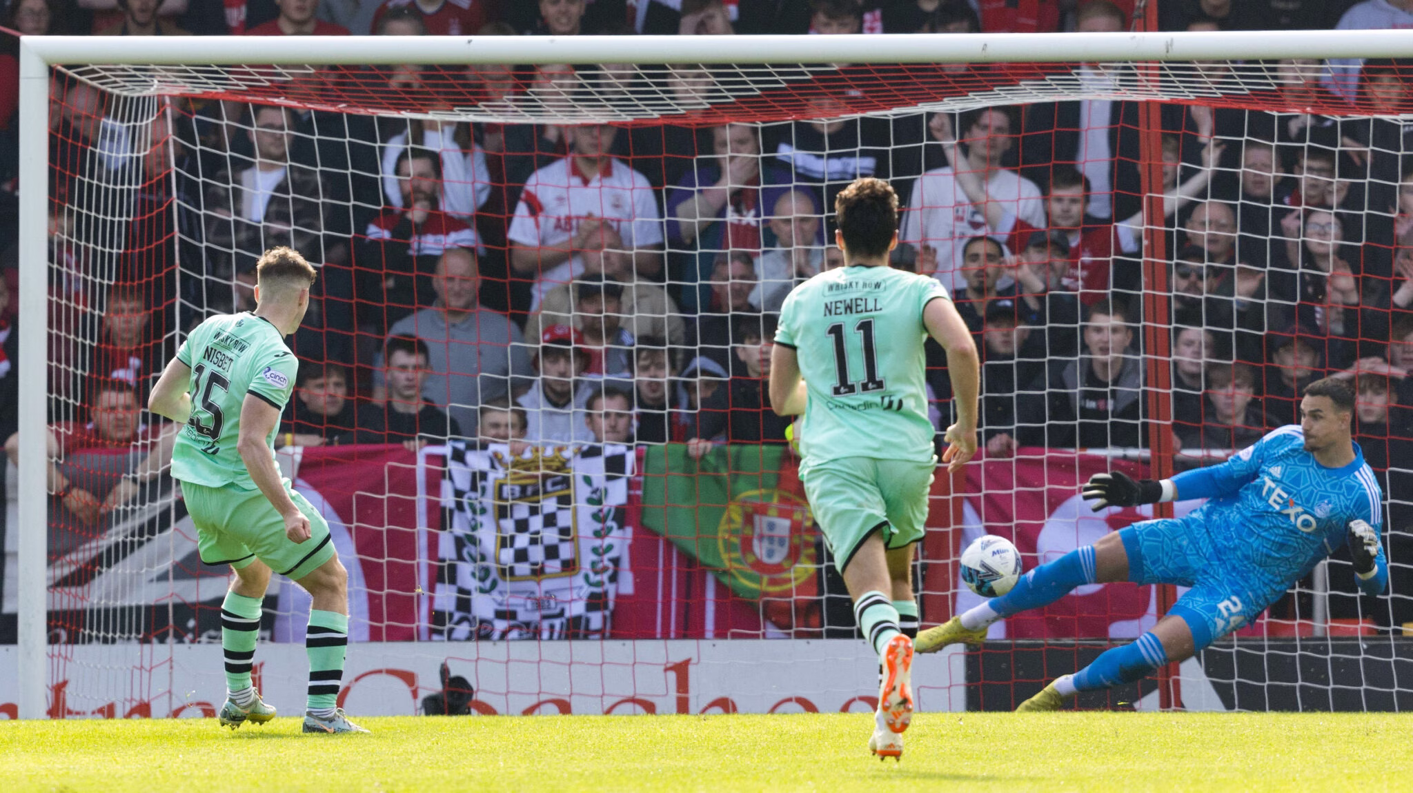 stalemate as Roos saves pen image