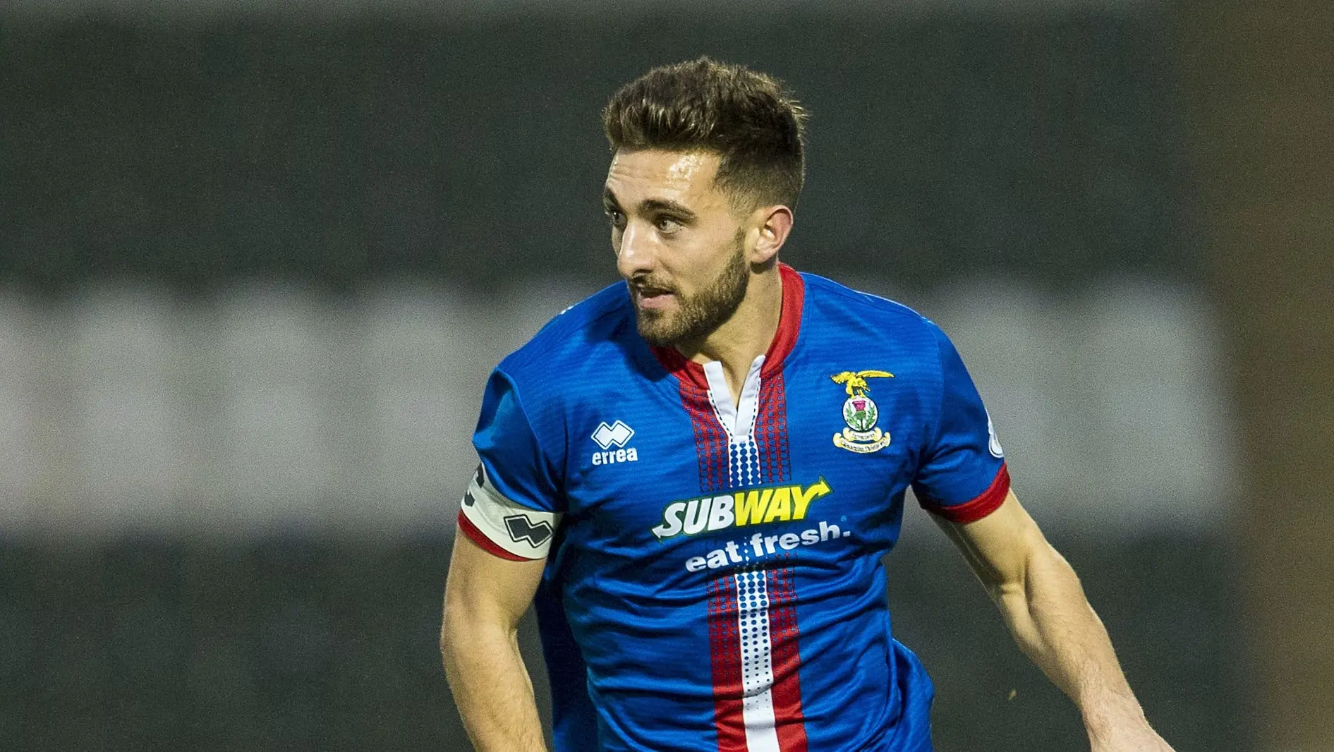 Graeme Shinnie signs pre-contract agreement