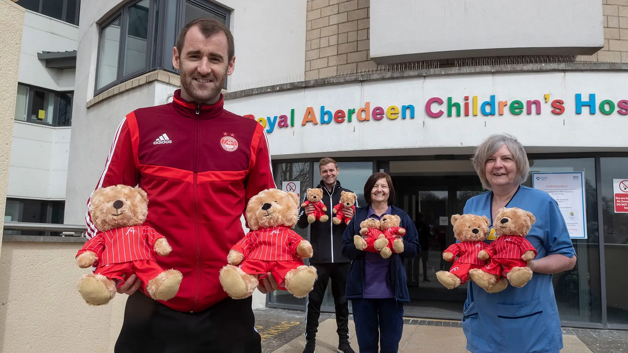 NIALL DELIVERS AFC TEDDIES TO NHS