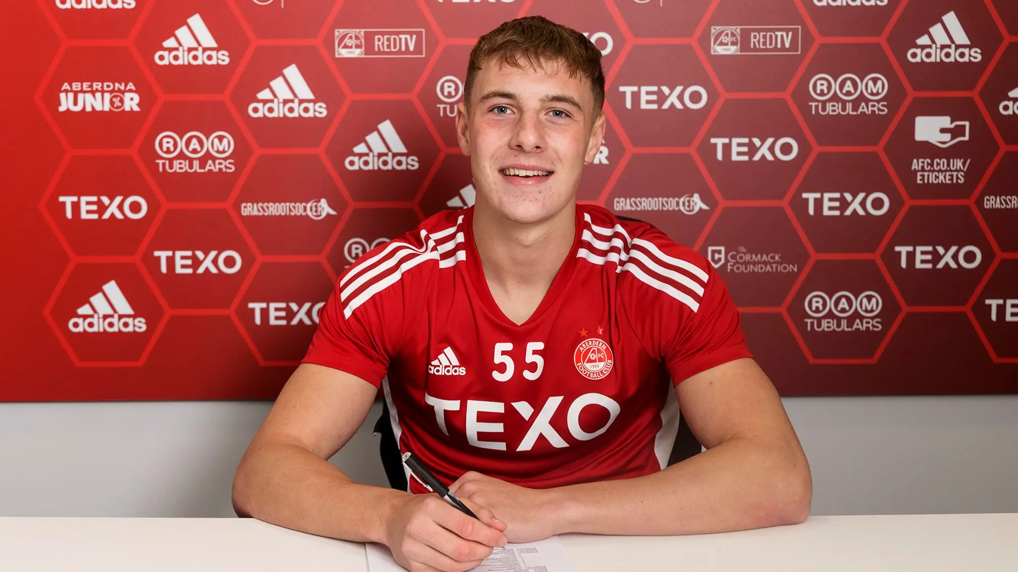 Striker Commits Future to Aberdeen