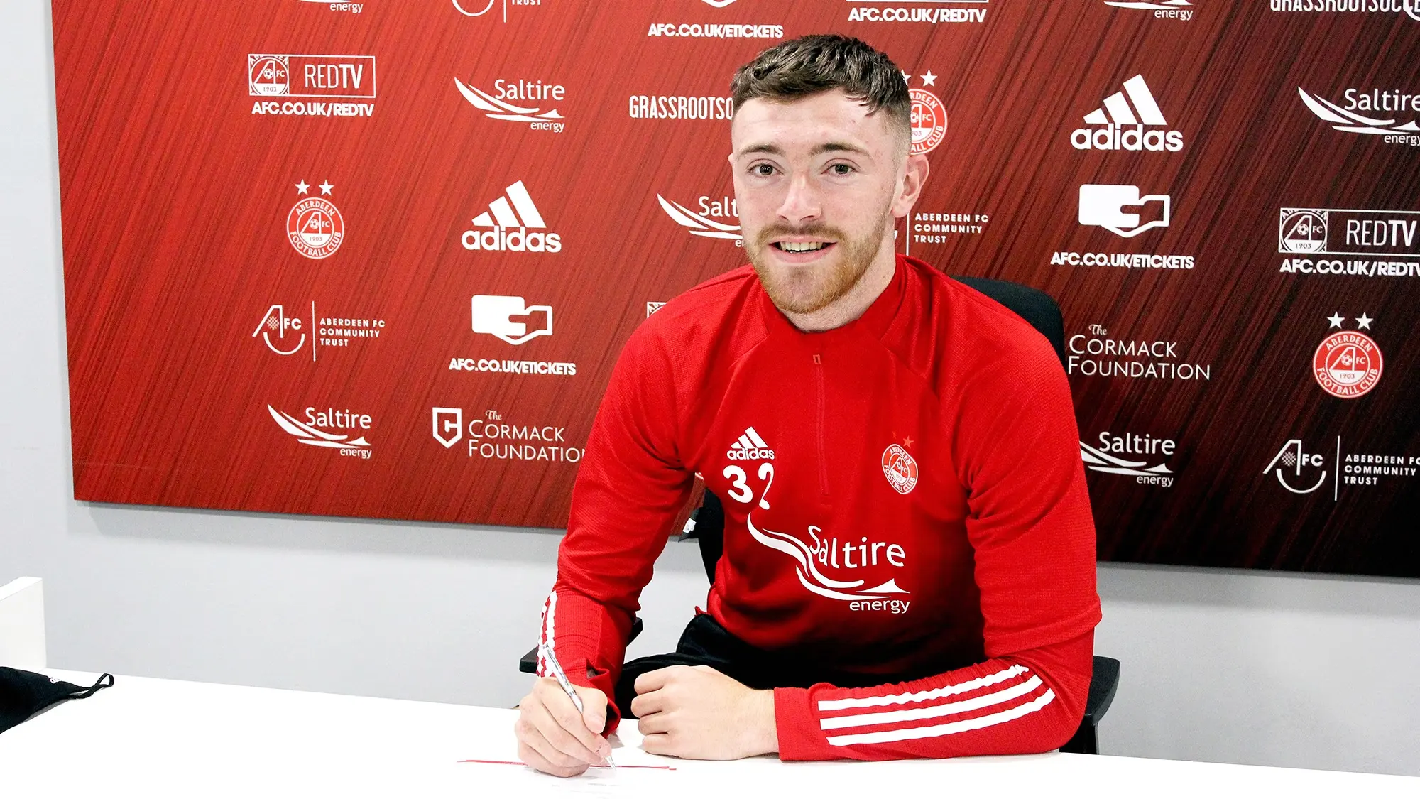 Dons sign Leeds loanee