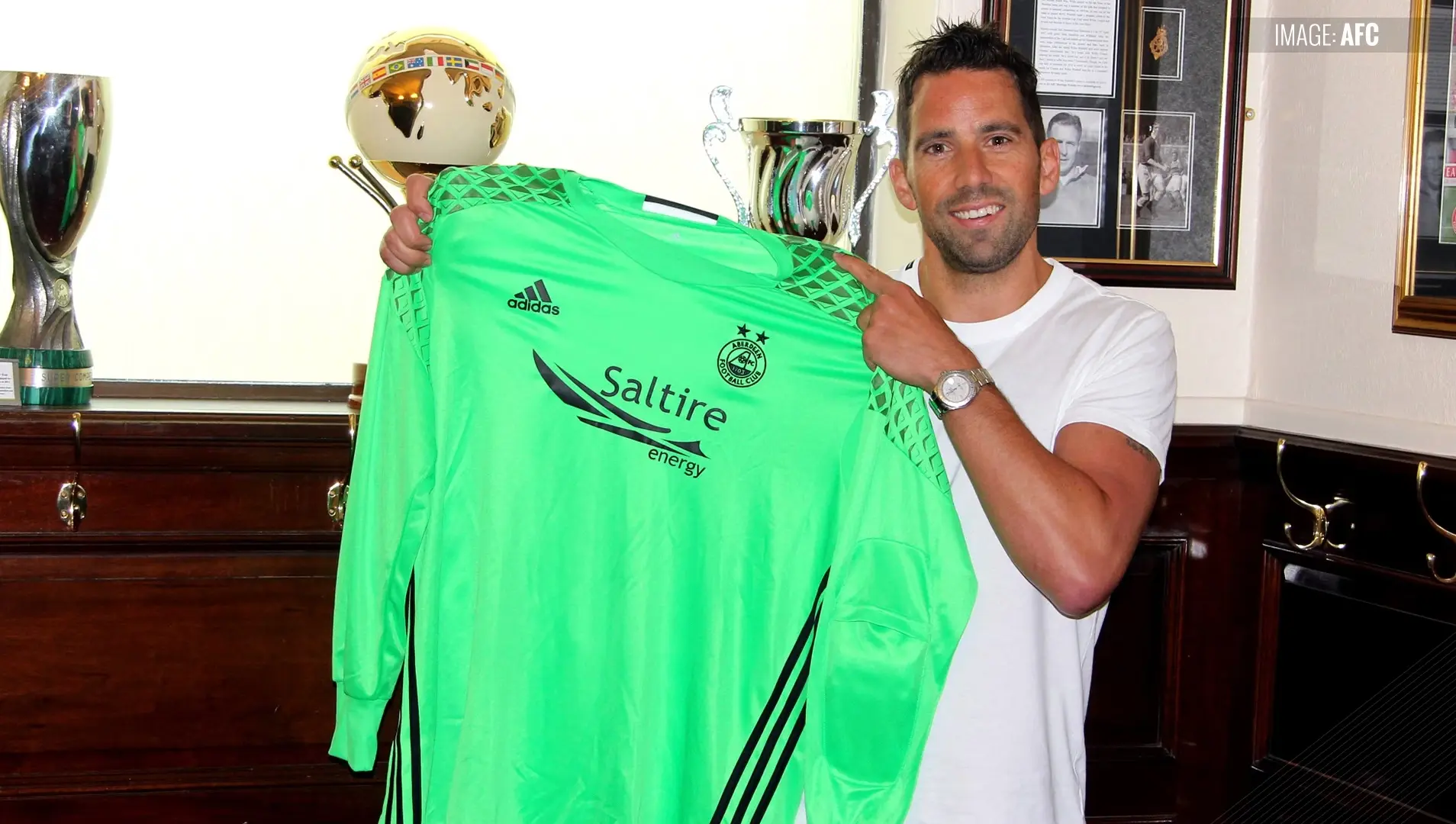 Neil Alexander joins Aberdeen