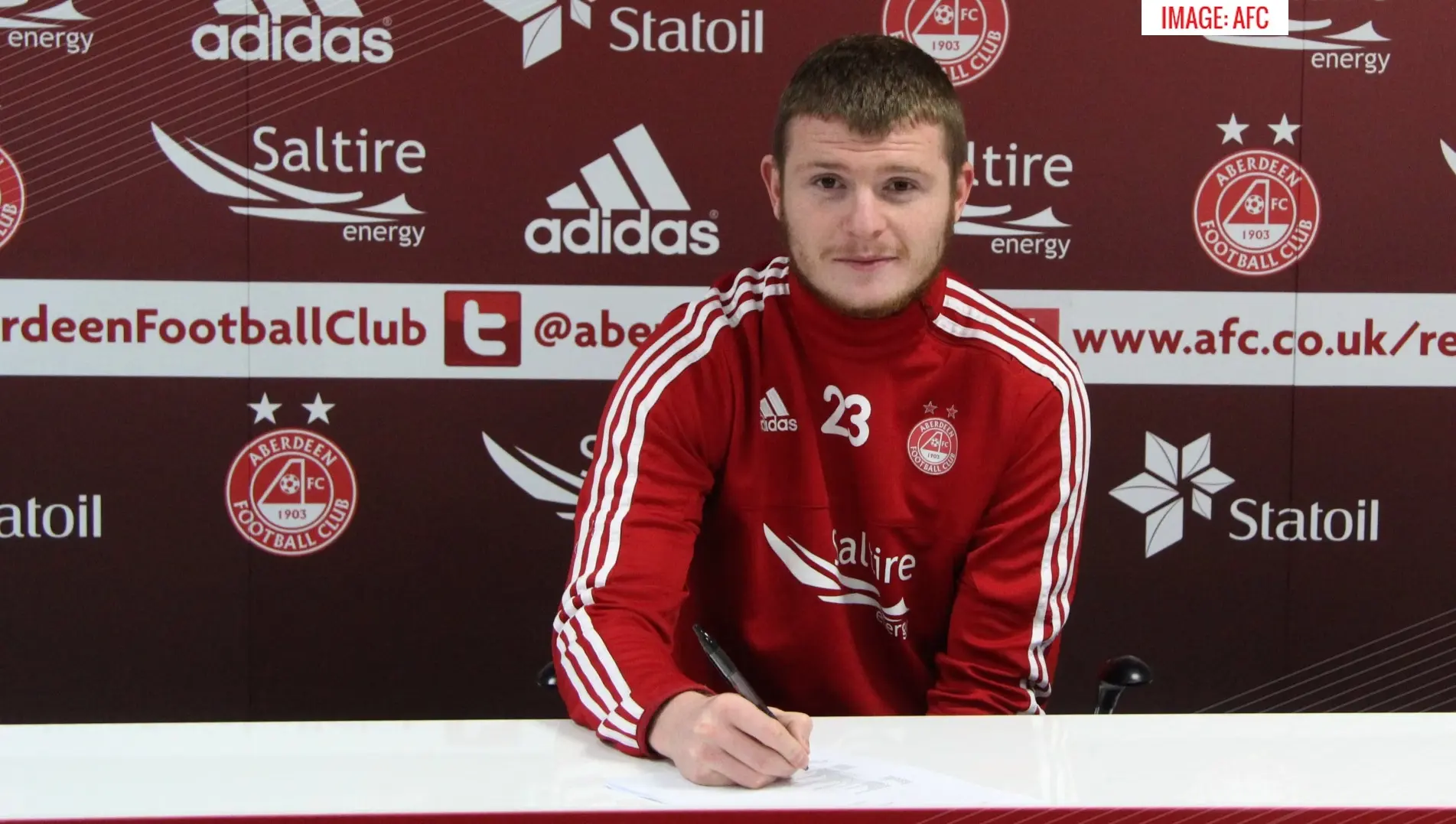 Midfielder signs contract extension