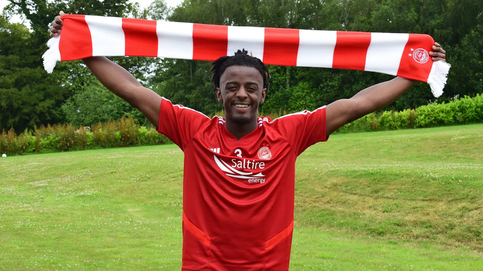 Left-back Leigh joins the Dons