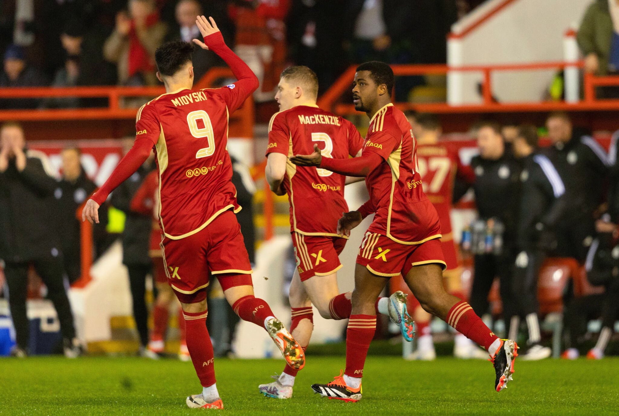 Dons fight back for a point image