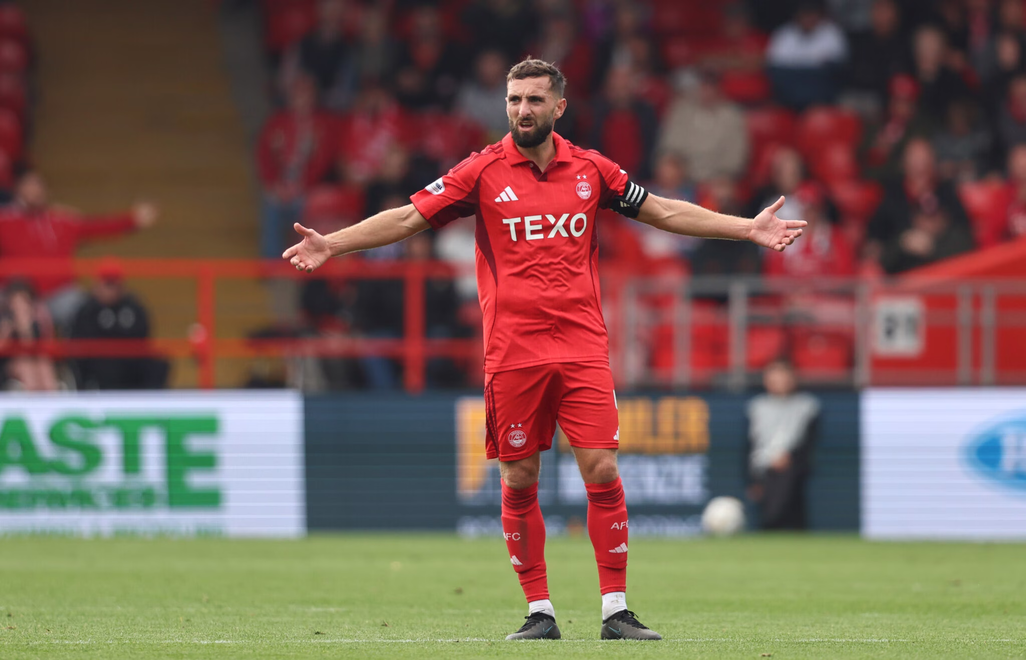 10 Man Dons Lose out to Falkirk image