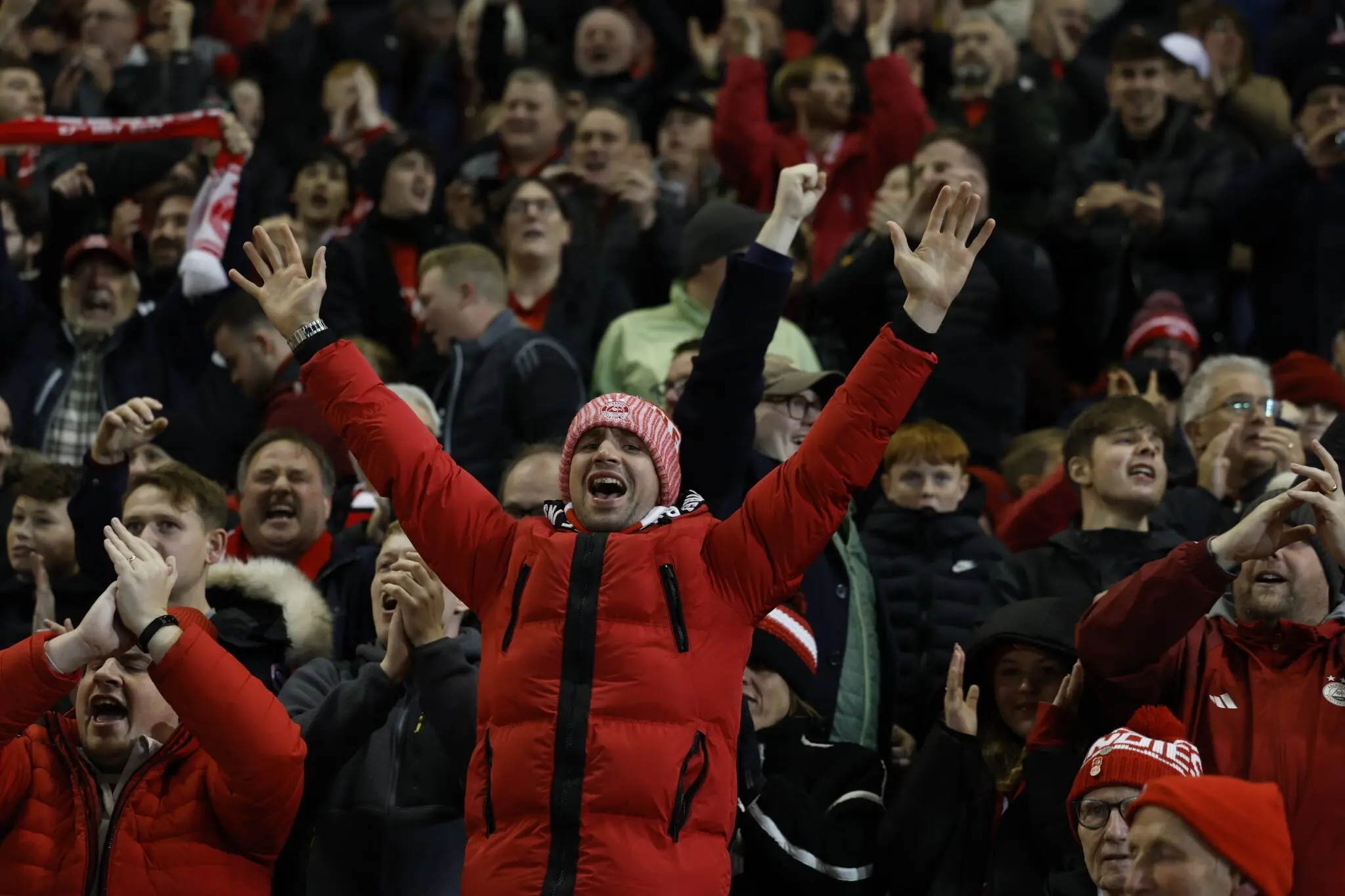 Earn rewards with FanHub image