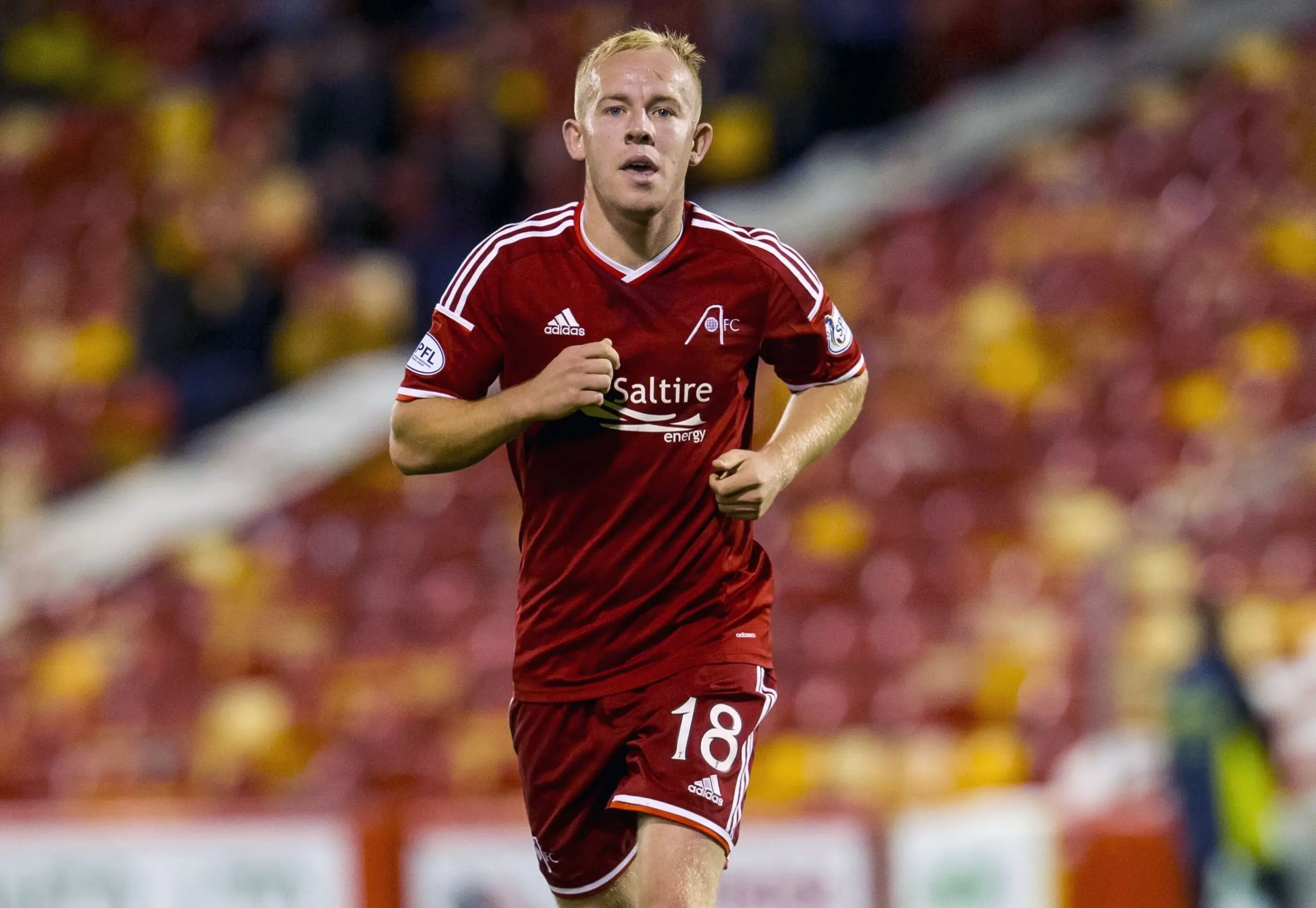 Nicky Low signs pre-contract at Dens